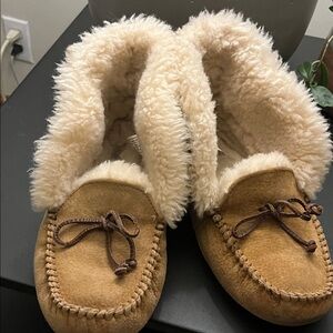 UGG Alena slipper size 7